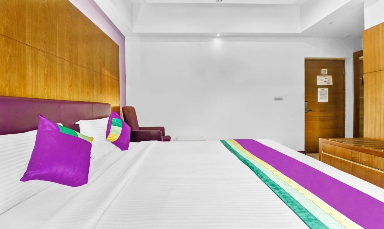 Medora Hotel Kozhikode Exteriör bild
