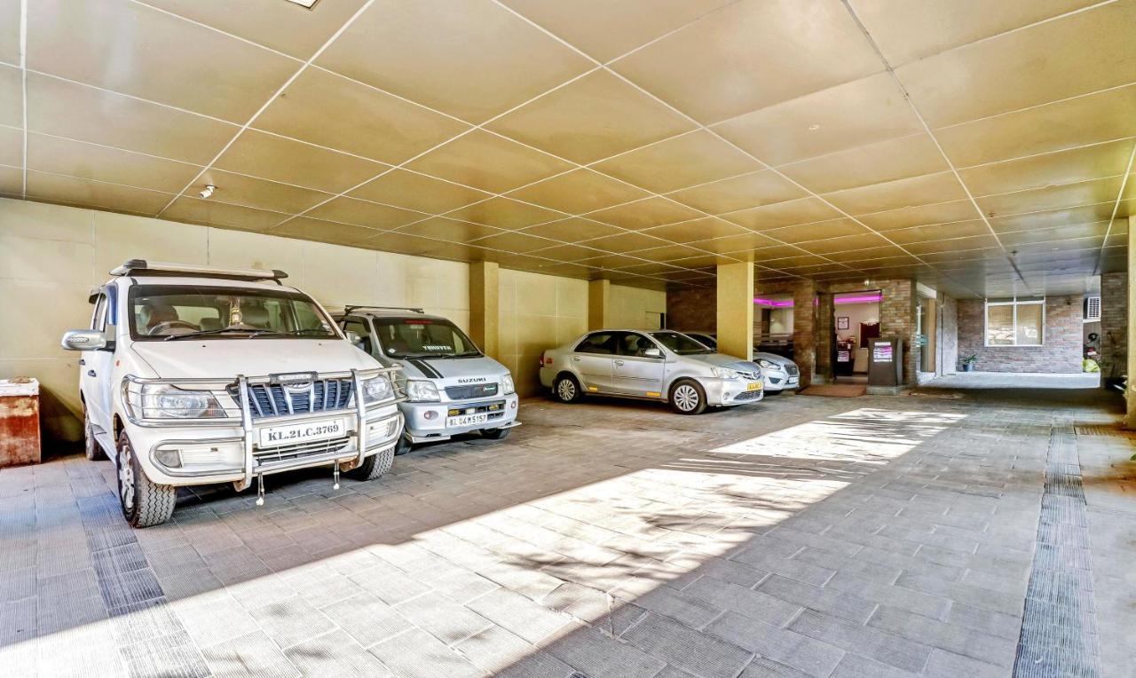 Medora Hotel Kozhikode Exteriör bild