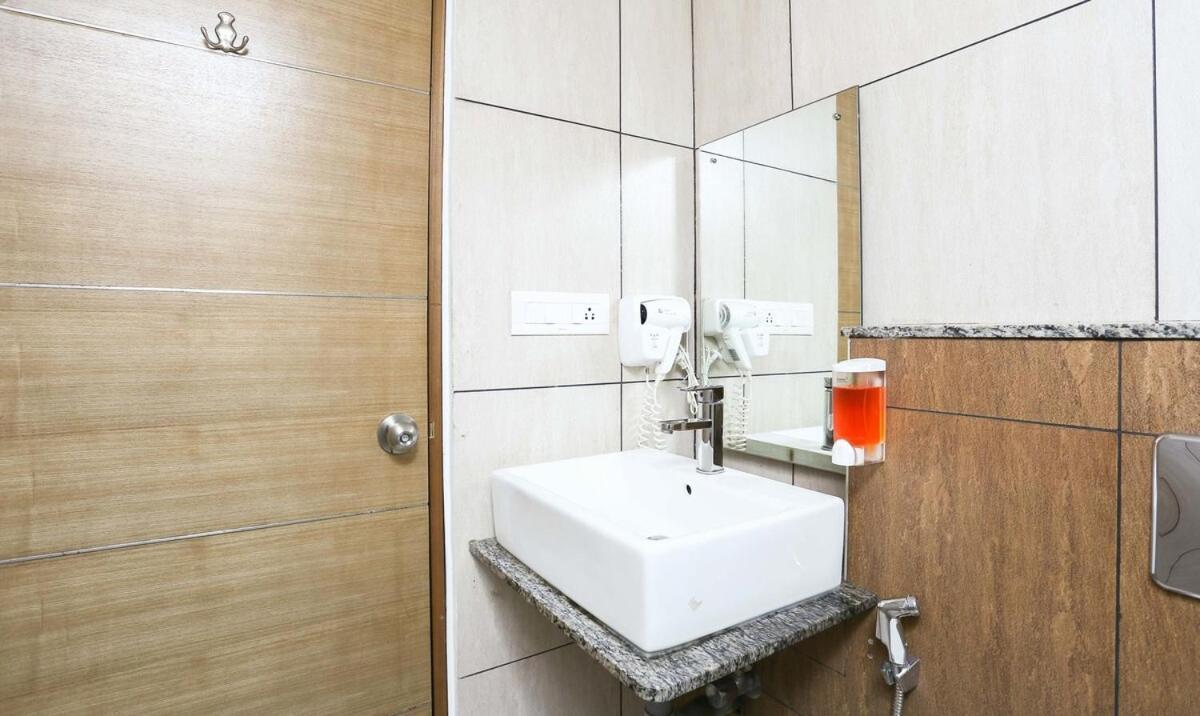 Medora Hotel Kozhikode Exteriör bild