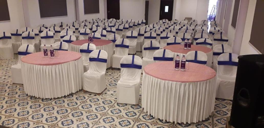 Medora Hotel Kozhikode Exteriör bild