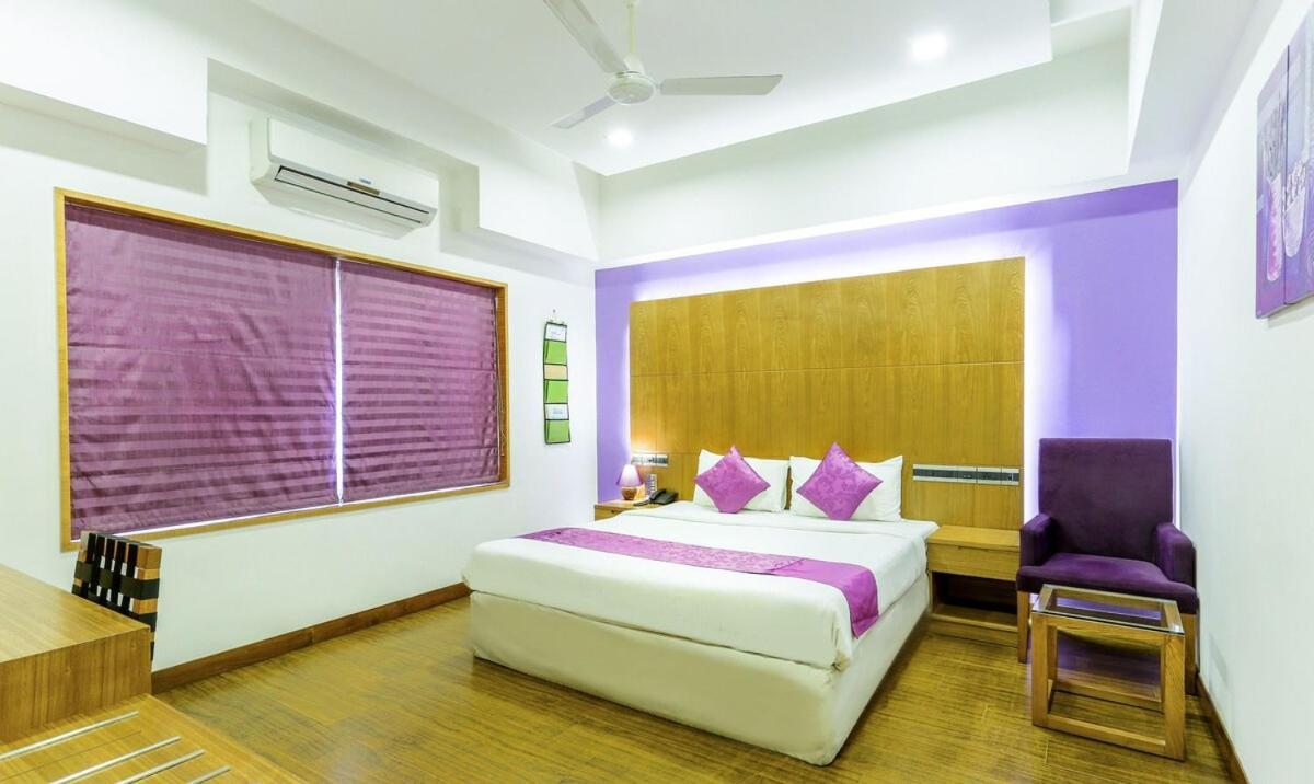 Medora Hotel Kozhikode Exteriör bild