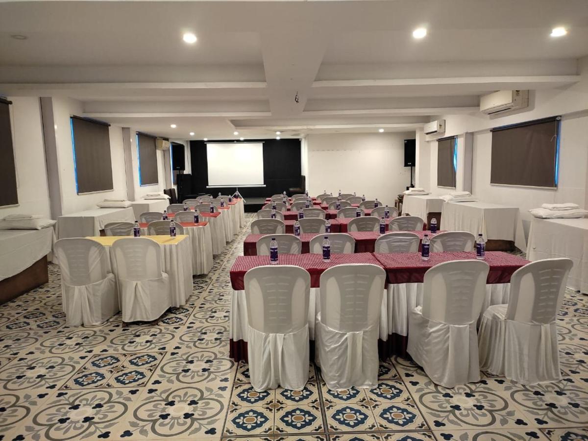 Medora Hotel Kozhikode Exteriör bild