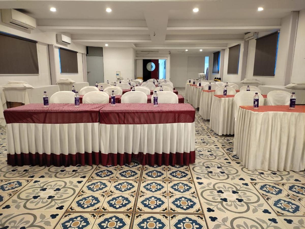 Medora Hotel Kozhikode Exteriör bild