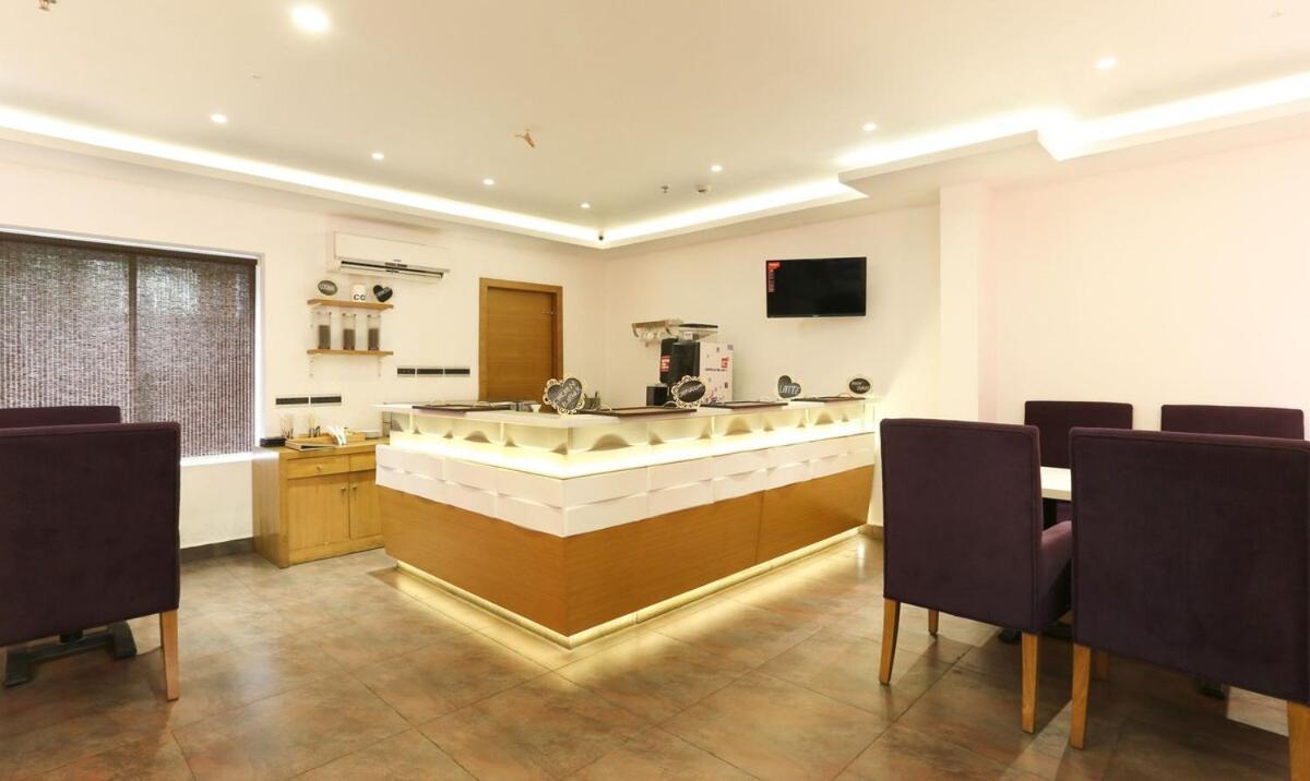 Medora Hotel Kozhikode Exteriör bild